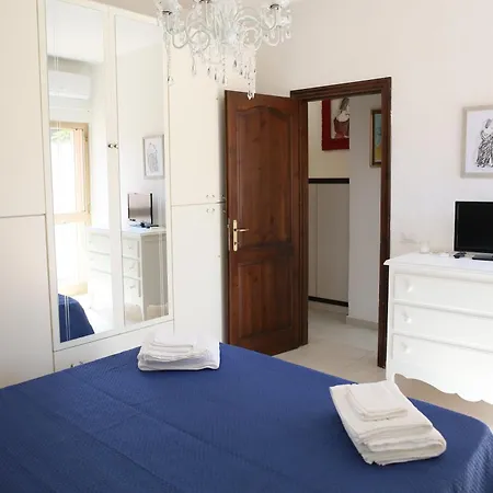 Apartment Casa Vacanze La Dimora Dell Artista Olbia
